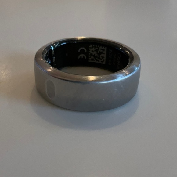 Oura Gen 3 Horizon Brushed Titanium Size 8 with charger - Picture 13 of 16